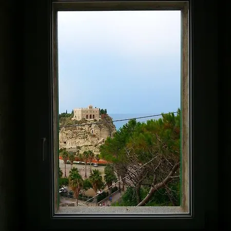 In Centro E Sul Mare Тропея